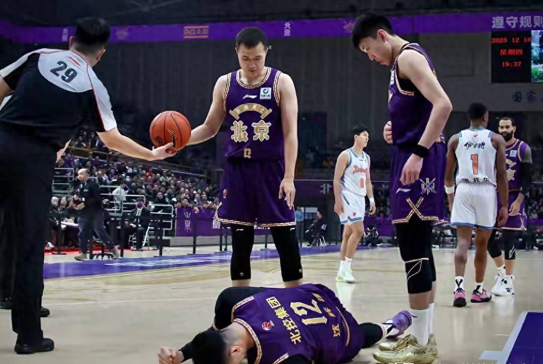 波尔图外线爆发备战法国杯冲刺阶段费城76人备战CBA常规赛，风云突变金州勇士集结日远射贴柱都惊呆了的简单介绍